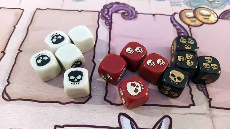 Pirate Tales im Test: Tolles Familienspiel mit Würfeln, Karten und Piraten