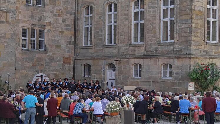 Der Schlosshof bot eine beeindruckende Kulisse. Foto: Johanna Eckert