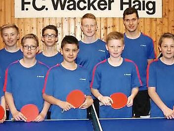 Beim FC Wacker Haig boomt es beim Tischtennis-Nachwuchs. Nun wurde die Meisterschaft in der 2. Kreisliga eingefahren. Im Bild von links: Abteilungsleiter Tobias Gebhardt, David Müller, Lucas Ferner, Leon Kalb, Jonah Endes, Philipp Hoderlein, Jonas Dietrich, Julian Dietrich, Lukas Kopp, Jannik Holland, Betreuer Jürgen Ferner und Jonas Schröppel. Foto: Hans Franz
