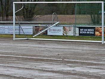 Der Sandplatz in Pommersfelden steht in diesem Winter sinnbildlich für viele Sportstätten in Spielkreis. Auffällig häufig konnten oder wollten die Vereine rund um den Jahreswechsel nicht spielen.  Foto: Picturedreams