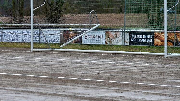 Der Sandplatz in Pommersfelden steht in diesem Winter sinnbildlich für viele Sportstätten in Spielkreis. Auffällig häufig konnten oder wollten die Vereine rund um den Jahreswechsel nicht spielen.  Foto: Picturedreams