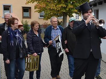 Auszug mit Sarkasmus: Heiner Kaltenh&auml;u&szlig;er und Freunde Bernhard Panzer