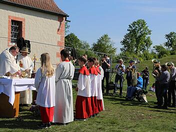 Die Pfarrer Michael Gehret und Alfred Beißer zelebrieren gemeinsam den Gottesdienst.