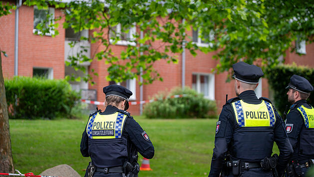 SEK-Einsatz in Hamburg: Sch&uuml;tze wird bei Schusswechsel t&ouml;dlich verletzt - soll zuvor eigenen Vater angez&uuml;ndet haben