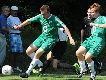 An Einsatzfreude mangelt es dem SV garitz nicht: Dominik Schmitt (links) und Johannes Rüth. Foto: Archiv.