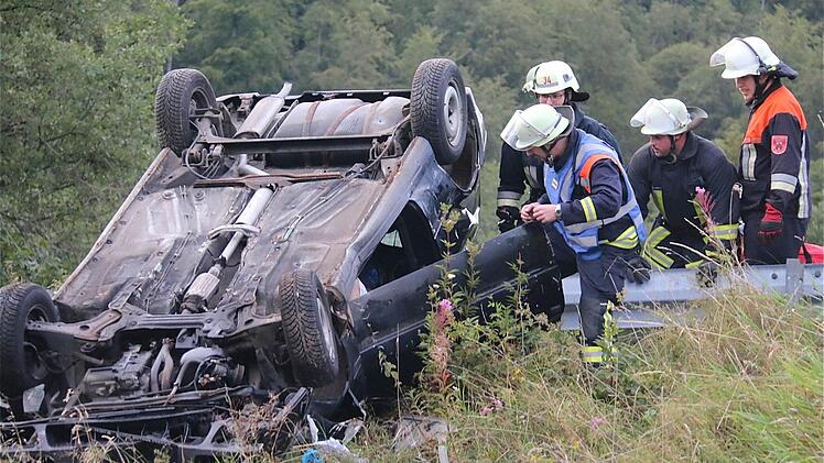 Das richtige Vorgehen bei einem schweren Verkehrsunfall wurde bei der Übung durchgespielt.