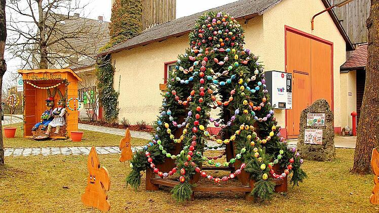 Der Osterbrunnen in Azendorf: Foto: Ferdinand Merzbach