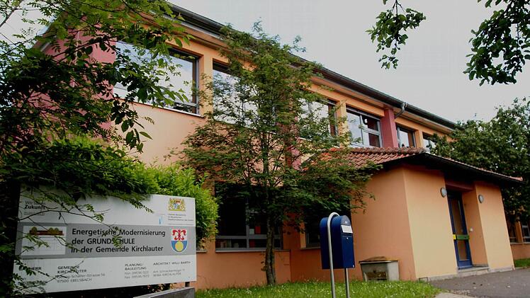 Das Schulhaus von Kirchlauter,, das energetisch saniert wurde und in dem nach Meinung der Schulleitung genügend Platz für alle vier Klassen ist. Foto: Günther Geiling