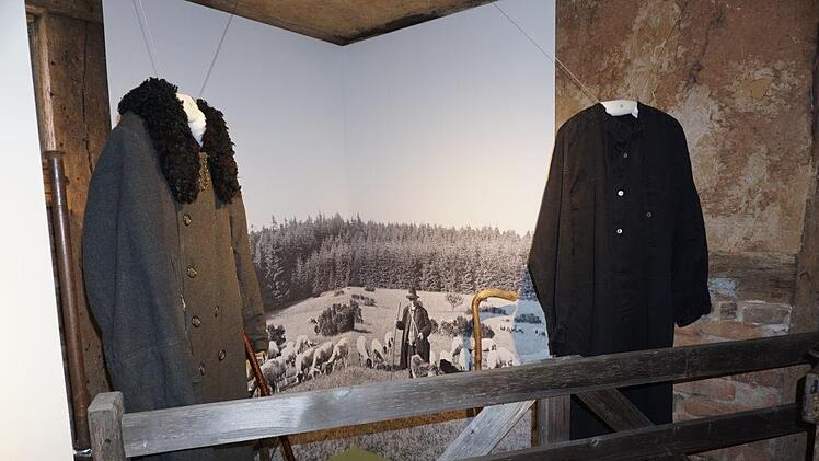 Im Haus und im ehemaligen Stall gibt es eine Ausstellung mit viele Exponaten, die in der Schäferei benötigt wurden sowie vielfältigen Informationen zum Beruf des Schäfers, den Mythen und historischen Besonderheiten. Foto: Marion Eckert