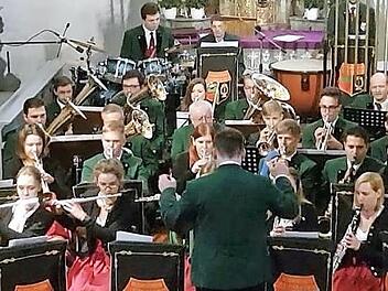 Der Musikverein Birnbaum beim Weihnachtskonzert 2018 in der Kirche St. Stephanus unter der Leitung von Dirigent Michael Deuerling Foto: privat