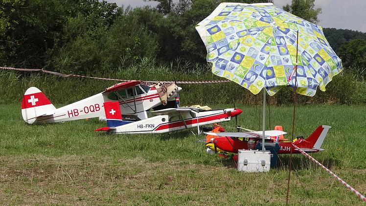 Geparkt waren die großen und kleinen Prachtstücke am Sonntag in der Hitze. Diese ist manchen Piloten sicherlich zu Kopfe gestiegen und hat dazu geführt, dass es zu keinen Staus auf der Rollbahn in Sendelbach gekommen ist.
