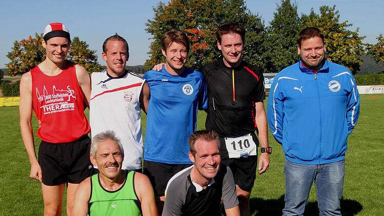 Die Sieger mit Sportfreunde-Vorsitzendem Dominik Präger (rechts).