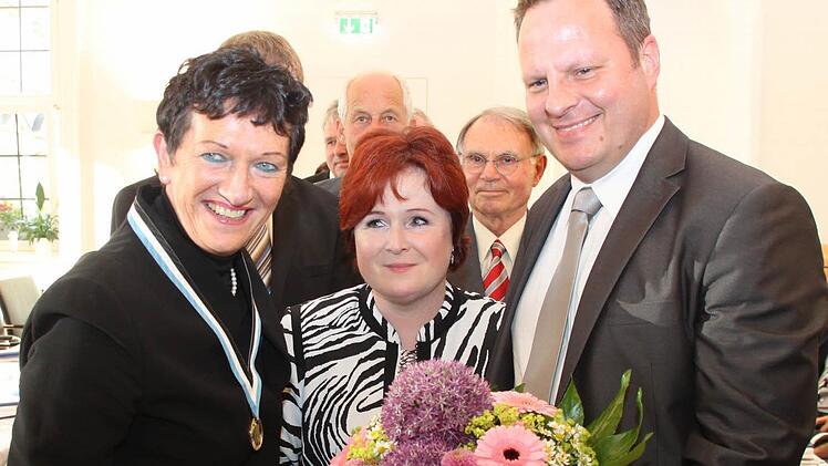 Die Roten gratulieren ihrer Genossin: SPD-Stadtratsfraktionsvorsitzender Ingo Lehmann und stellvertretende Landrätin Christina Flauder. Foto: Stephan Tiroch