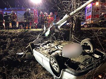 Bei einem schweren Unfall in Kronach wurden am Mittwoch drei Menschen verletzt. Bild: FFW Kronach/Stefan Wicklein