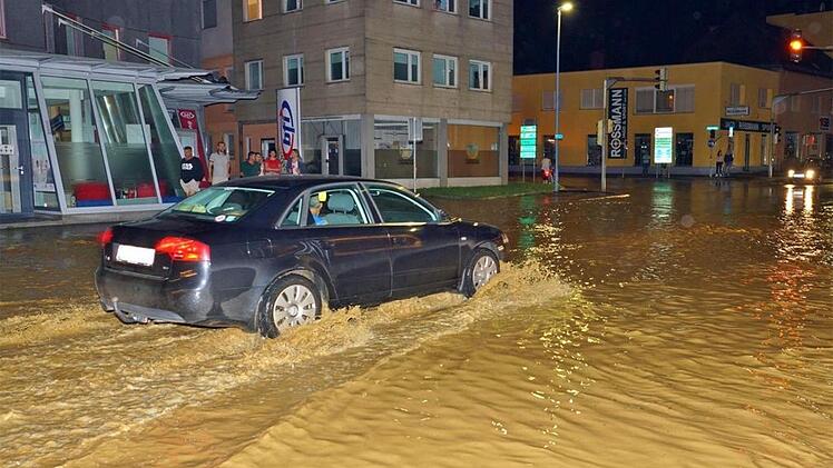 ... Autos standen im Wasser