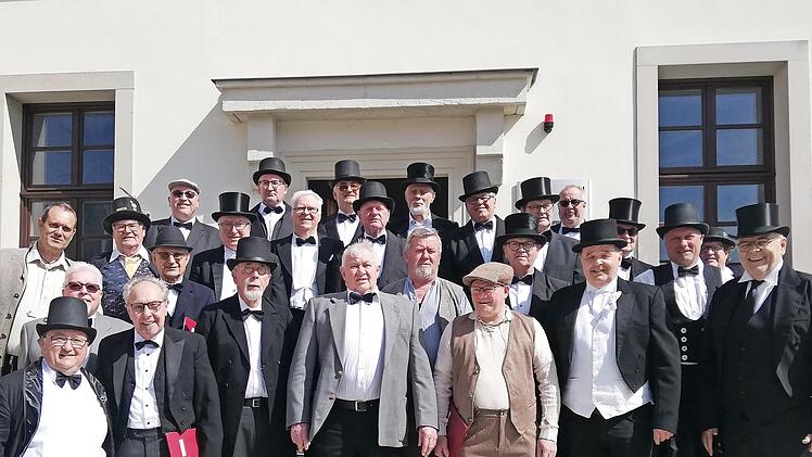 Die S&auml;nger freuen sich auf einen lauschigen, musikalischen Abend.