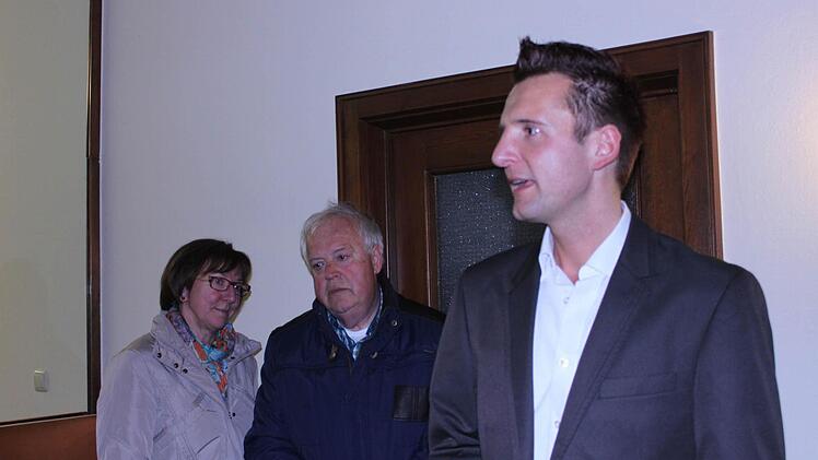 Auch die Eltern (im Hintergrund) von Andreas Hügerich freuen sich sehr für ihren Sohn.