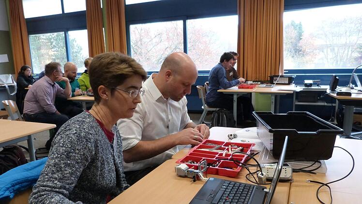 Die Workshops gaben den Lehrern die Möglichkeit, technische Neuerungen für den Unterricht auszuprobieren. Foto: Realschule Kulmbach