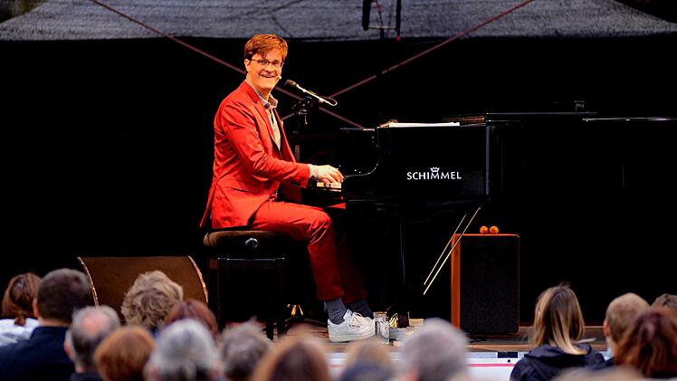 Bodo Wartke am Piano Foto: Helmut Ölschlegel