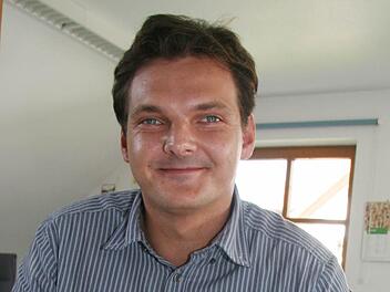 Martin Kastner von der Energievision Frankenwald ist vom Potential des Waldes in der Region begeistert - und setzt auf Hackschnitzel, Pellets und andere Energieanlagen, die das Potential des Waldes nutzen sowie auf einen gesunden Energiemix. Foto: Sonja Adam