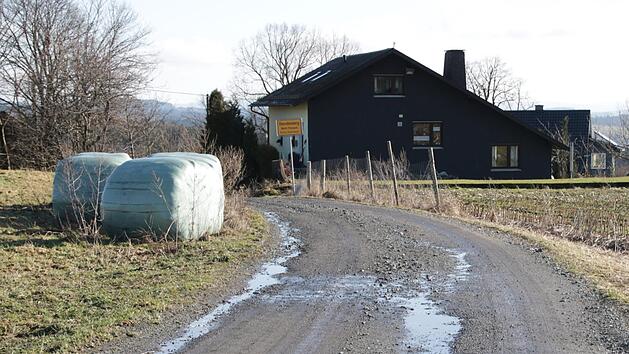 Der Verbindungsweg zwischen Oberehesberg und Mittelberg ist "zwar keine Freude", soll aber nicht asphaltiert werden, sondern als Forstweg für schweres Gerät und für Wanderer naturnah bleiben, argumentieren Ausbaugegner und Frankenwaldverein.Klaus Klaschka