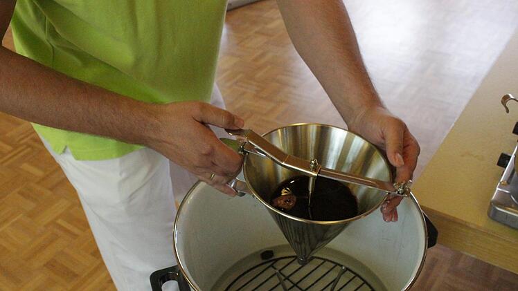 K&ouml;stlichkeiten aus dem Trichter    Foto: Yannick Hupfer