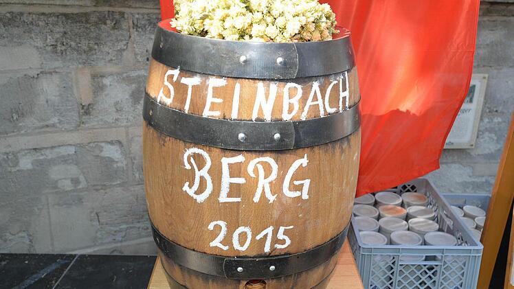 Es haben schon viele geglaubt, dass es Zauberkräfte verleiht: Das Bergbier auf der Erlanger Bergkirchweih. Hier das Fass vor dem Anstich. 2015 zum ersten Mal auf dem Steinbach-Keller. Foto: Ronald Rinklef