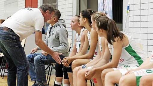 Nach der schwachen Leistung in Bad Aibling musste Trainer Ulf Scha-backer in dieser Woche seine M&auml;dels wieder aufrichten, damit sie am Samstag mit neuem Selbstvertrauen ins Heimspiel starten. Foto: sportpres