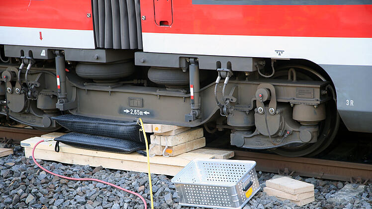 04.09.2022 - Elsenfeld - Bahnunfall - Mann ins Gleisbett gestür