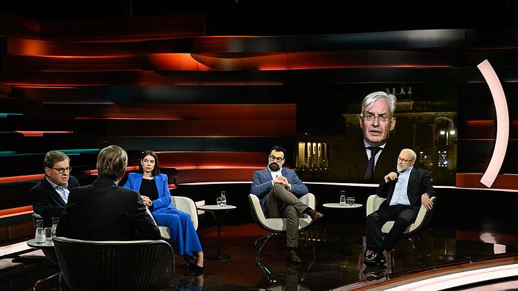 CDU-Politiker Mathias Middelberg (zweiter von rechts) kritisierte die Pl&auml;ne der SPD und warnte vor den Folgen, die die Reform auf mittelst&auml;ndische Unternehmen haben k&ouml;nnte.