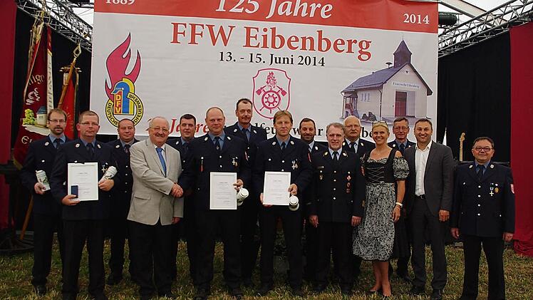 Diese Feuerwehrkameraden wurden für 25 Jahre Dienst geehrt.