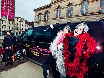 Aufwändige Werbug treibt das Landestheater Coburg für die Neuinsenierung von Rossinis "La Cenerentola". Die Märchenoper feiert am Samstag Premiere.Foto: Sebastian Buff