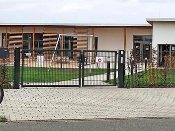 Die integrierte Kindertagesstätte "Sternschnuppe", seit September 2019 in Betrieb, umfasst zwei Kindergartengruppen und eine Krippengruppe.