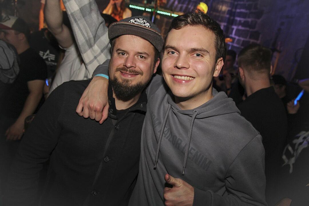 Die Partyband "Power" heizte ordentlich ein.