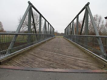 Sanierung oder Neubau? Zur Mainbrücke in Schwürbitz gibt es noch eine Reihe von weiteren Vorschlägen. Foto: Gerda Völk
