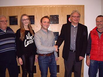 Der Vorstand des Kreisverbands Coburg des Nordbayerischen Musikbundes (von links): Werner Pörner, Vivien Büschel, Christian Mildenberger, Ronald Friedrich, Norbert Heß. Christian Mildenberger ist der neue Dirigent des Kreisorchesters. Foto: Doris Weidner