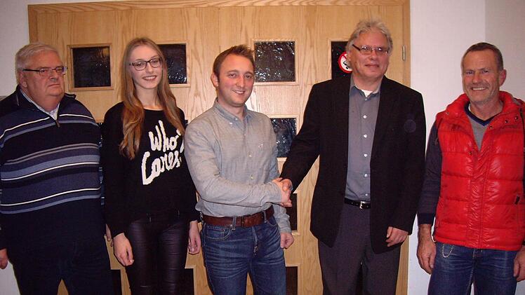 Der Vorstand des Kreisverbands Coburg des Nordbayerischen Musikbundes (von links): Werner Pörner, Vivien Büschel, Christian Mildenberger, Ronald Friedrich, Norbert Heß. Christian Mildenberger ist der neue Dirigent des Kreisorchesters. Foto: Doris Weidner