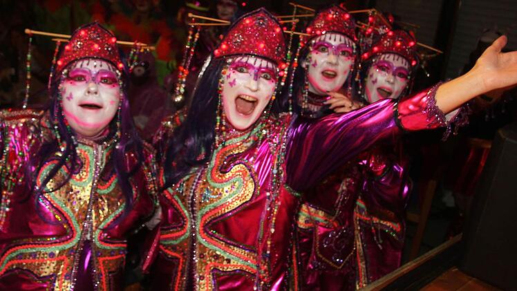 Dschinghis Khans Damen glitzerten und funkelten um die Wette.