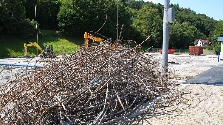 Die Eisbahn wird saniert. Foto: Jürgen Gärtner