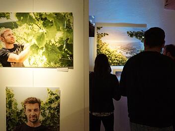 Aus dem Saaletal hat Winzer Lorenz Neder (links oben) in Ausstellung und Buch Eingang gefunden. Foto: Arkadius Guzy