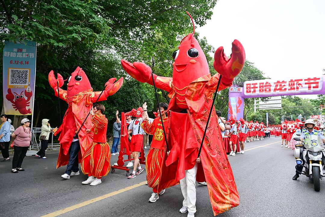 Flusskrebs-Parade in China