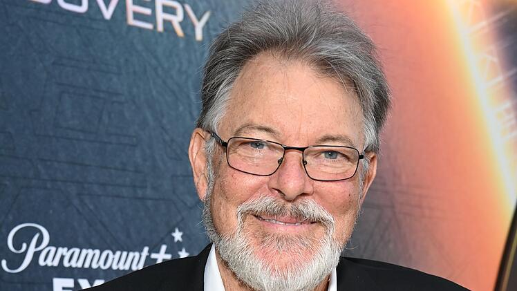 Jonathan Frakes erinnert sich daran, wie albern alle am Set der ersten Staffel von "Star Trek: The Next Generation" waren - sehr zum Missfallen von Patrick Stewart.
