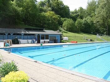 Das Schwimmbad Weißenbrunn im Sommer  Foto: Archiv