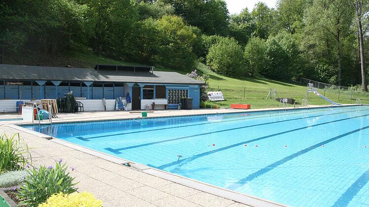 Das Schwimmbad Weißenbrunn im Sommer  Foto: Archiv