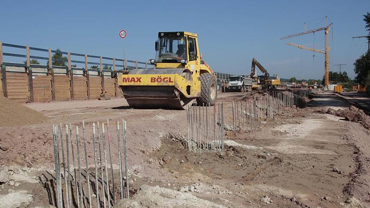 Die Fundamente für den Lärmschutz sind bereits eingebaut.
