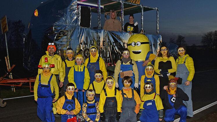 Die Jugendfeuerwehr Wonfurt kam als lustige Minions-Wehr. Foto: Ulrike Langer