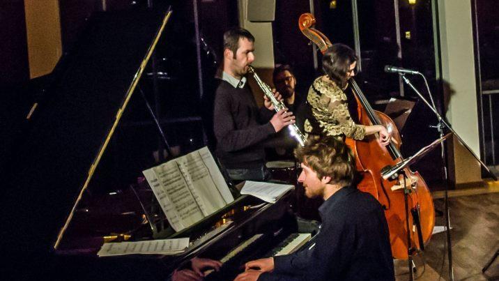 Das Quartett der Kontrabassistin Sina Rien gastierte  mit Christopher Lübeck (Klavier), Christian Patzer (Flöte, Saxofon) und Claas Lausen (Schlagzeug).Foto: Jochen Berger