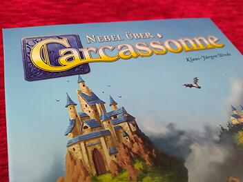 Spiele-Test Nebel über Carcassonne: Der Legespiel-Klassiker als kooperative Geisterjagd