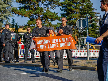 F&uuml;rth: Klima-Aktivisten legen Verkehr am Frankenschnellweg lahm