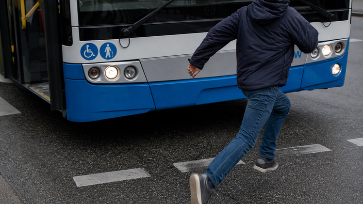 Junge in W&uuml;rzburg angefahren und in Krankenhaus gebracht